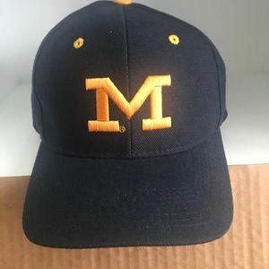 UNIV OF MICHIGAN WOLVERINES Vintage Zephyr 7 3/8